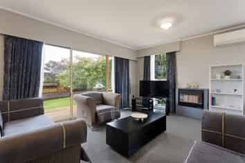 16 Fiona Place, Dinsdale