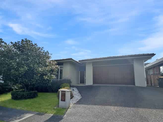 24 Tyrian Close, Half Moon Bay