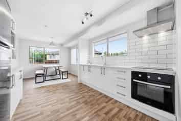 1/319 Roscommon Road, Manurewa