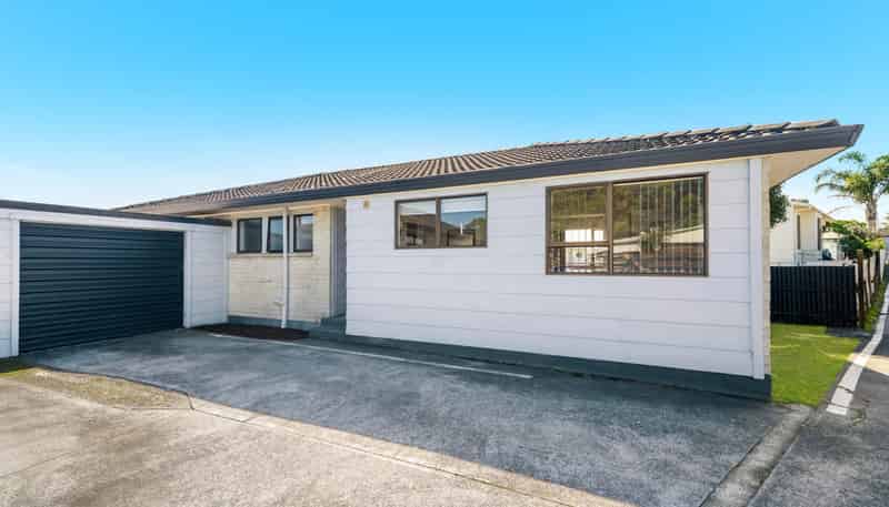 1/319 Roscommon Road, Manurewa