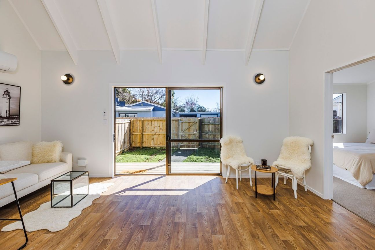 Fully renovated 3 bedroom available now! - Widok 5