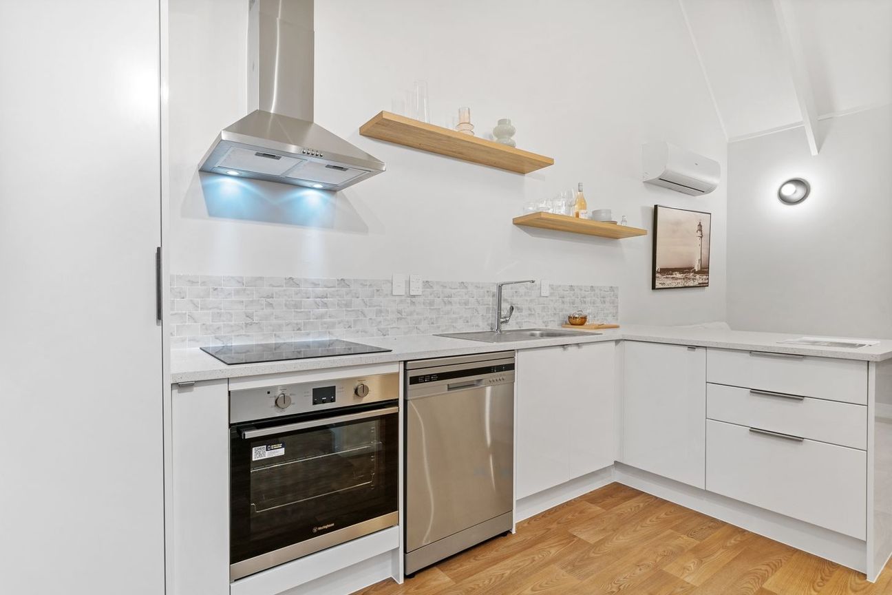 Fully renovated 3 bedroom available now! - Widok 3