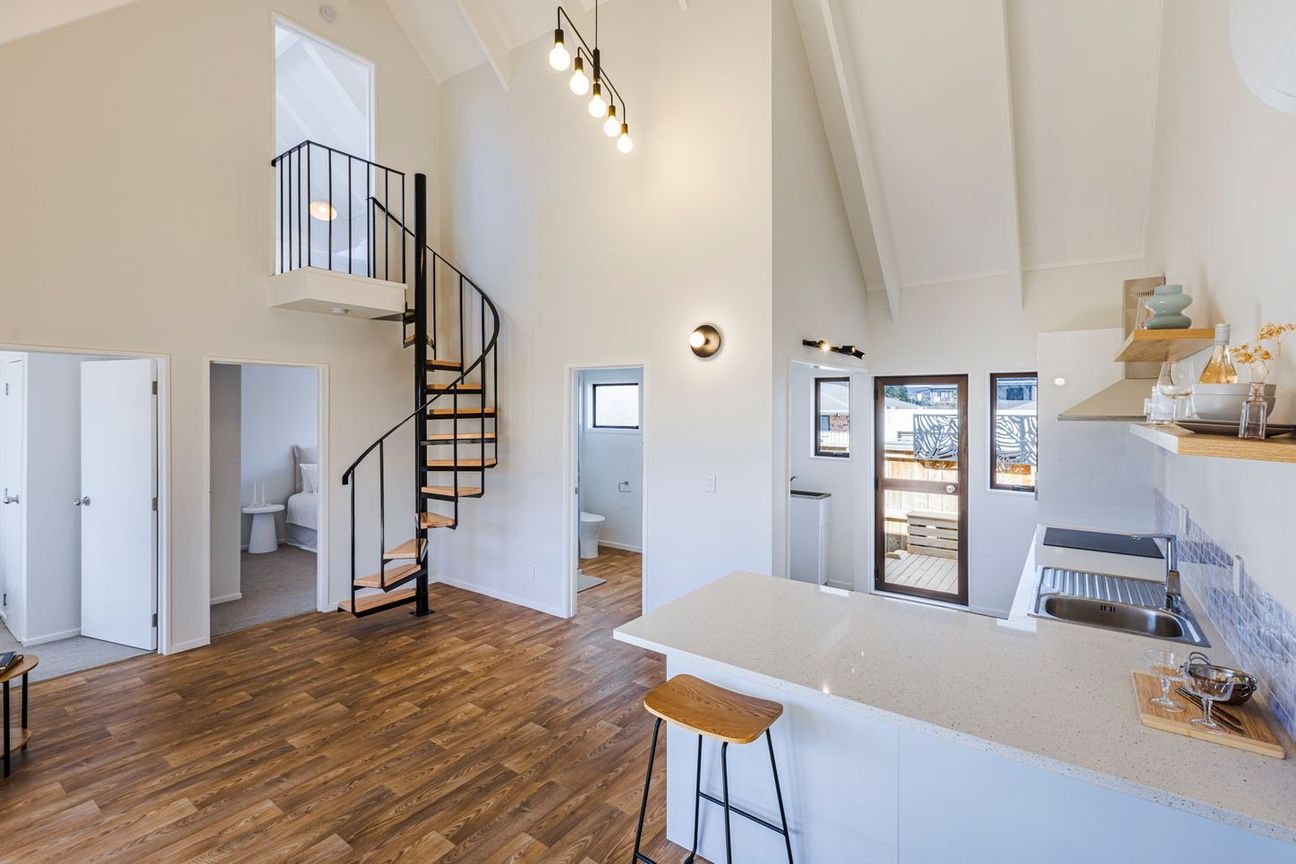 Fully renovated 3 bedroom available now! - Widok 4