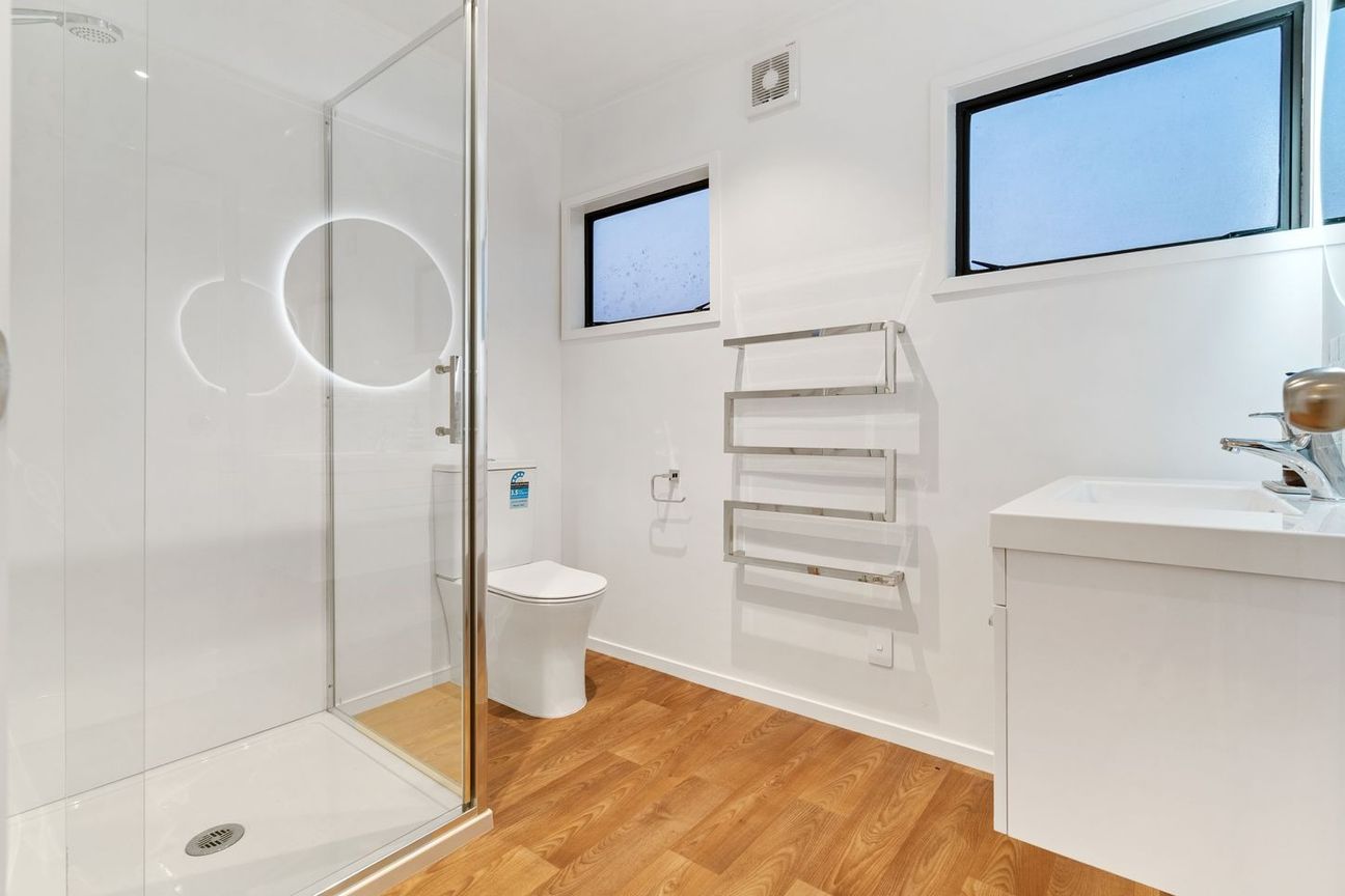 Fully renovated 3 bedroom available now! - Widok 6