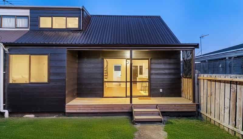 2/24 Great south road, , Papakura