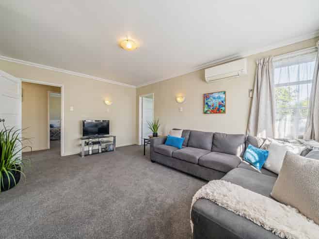 82 Pine Avenue, Ebdentown