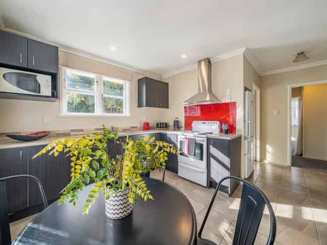 82 Pine Avenue, Ebdentown