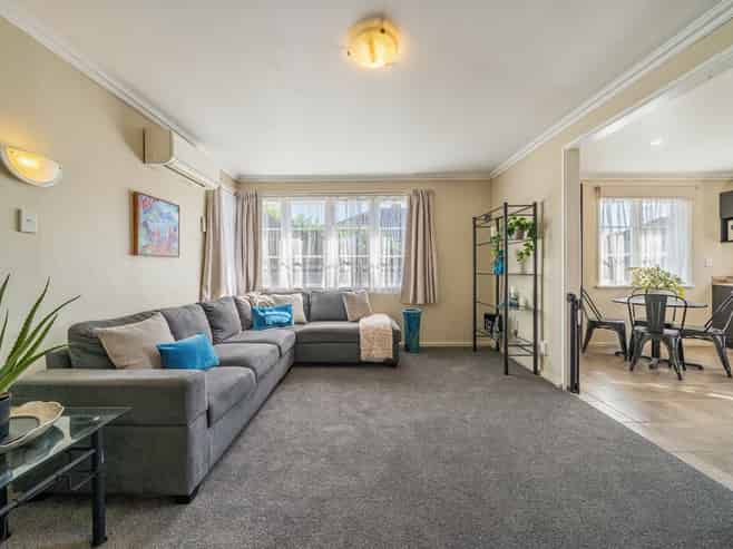 82 Pine Avenue, Ebdentown