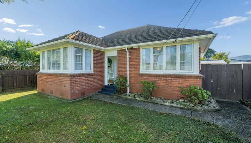 82 Pine Avenue, Ebdentown