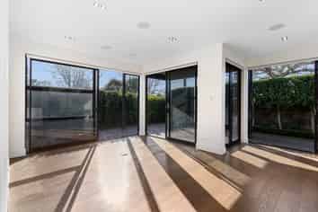 10 Greenfield Road, Epsom