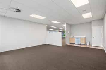 253M² OFFICE / 78M² STORAGE
