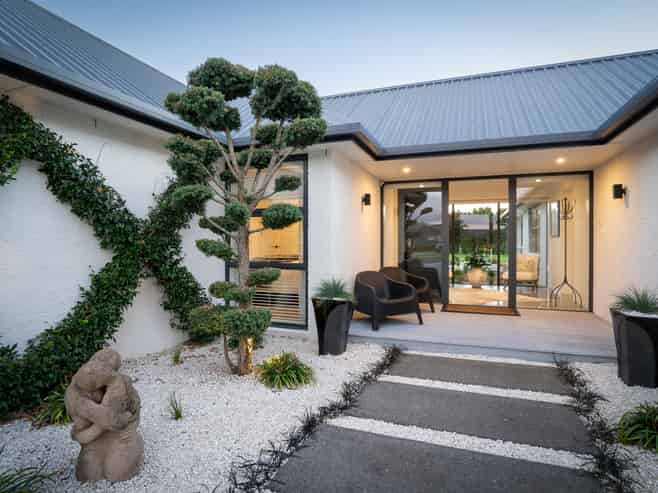 25 Mike Smith Drive, Cambridge