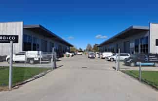 Modern Tilt-Slab Unit – South Oak Park