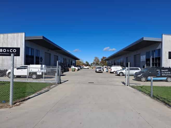 Modern Tilt-Slab Unit – South Oak Park