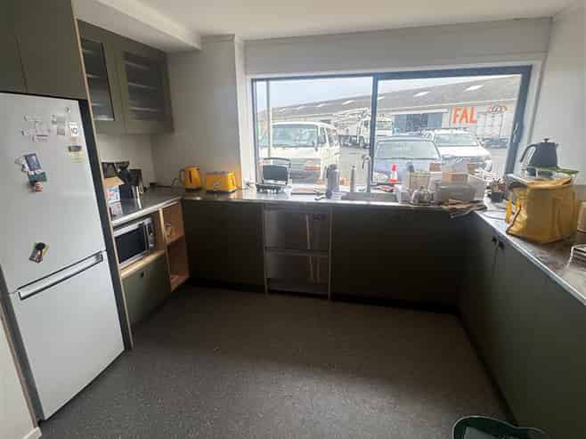 Large Clear Span Warehouse and Office