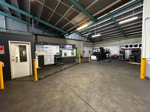 Warehouse with Visibility