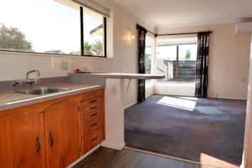 104 Hillcrest Rd, Raumati South