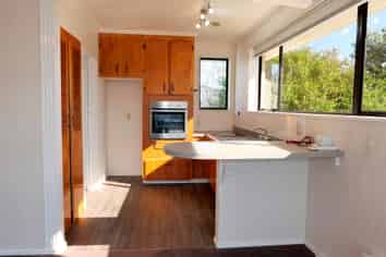 104 Hillcrest Rd, Raumati South