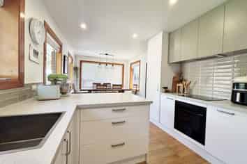 42 Gregan Cr, Burnside