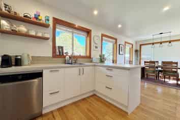 42 Gregan Cr, Burnside