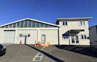 Workshop with yard just off Greenwood St