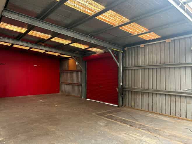 Workshop with yard just off Greenwood St