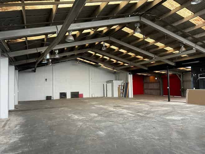 Workshop with yard just off Greenwood St