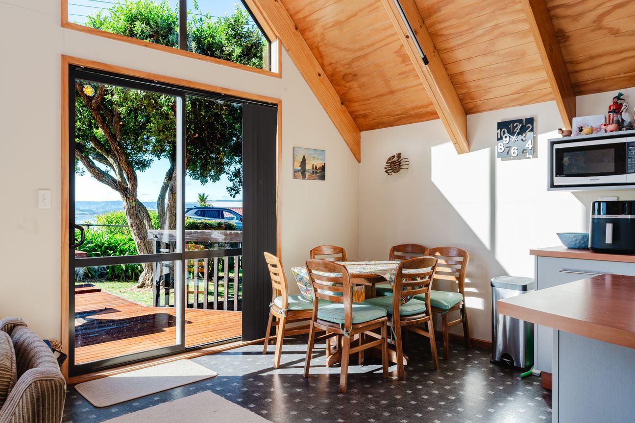 Uniquely Coastal - Undeniably Comfortable - Vista 4