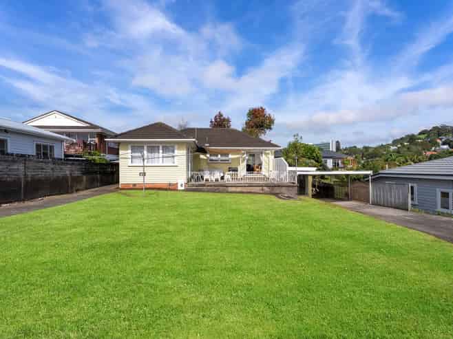 30A  Fergusson Avenue, Sandringham