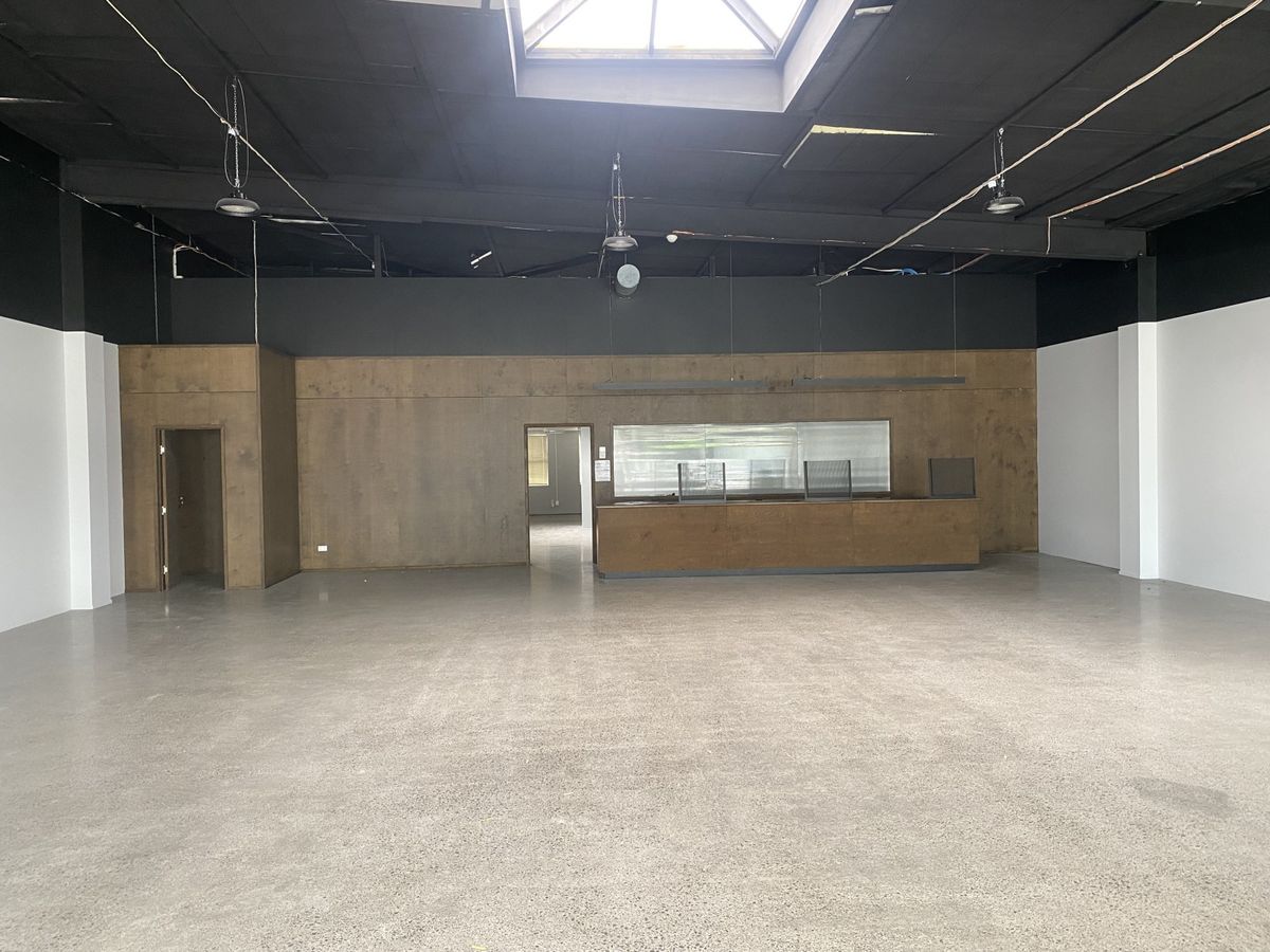Large format retail on Broadway! - Vista 3