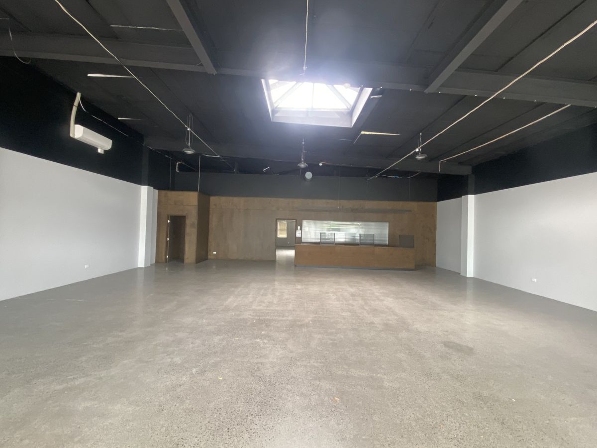 Large format retail on Broadway! - Vista 2