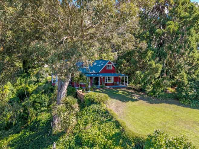 1 Main Road, Governors Bay