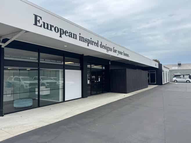 High Profile Showroom / Trade Retail