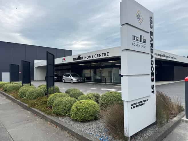 High Profile Showroom / Trade Retail