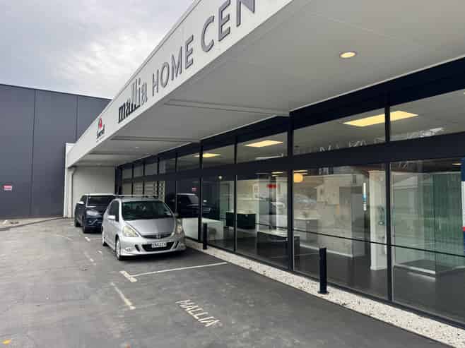 High Profile Showroom / Trade Retail