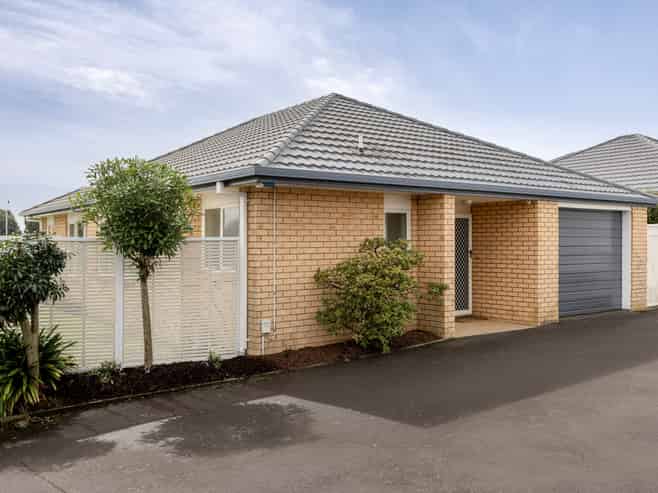 28B Pemberton Crescent, Greerton