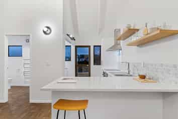 2/24 Great south road,, Papakura