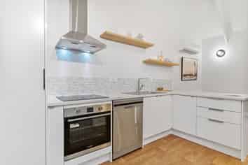 2/24 Great south road,, Papakura