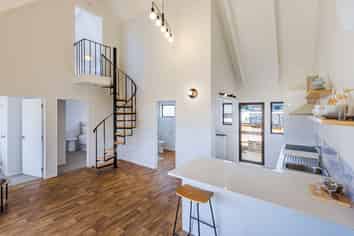 2/24 Great south road,, Papakura