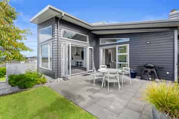 60 Chesterfield Way, Orewa