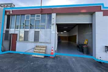 Refurbished & Affordable Unit in Tidy Complex