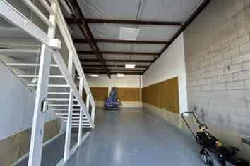 Refurbished & Affordable Unit in Tidy Complex