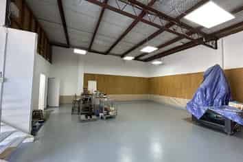 Refurbished & Affordable Unit in Tidy Complex