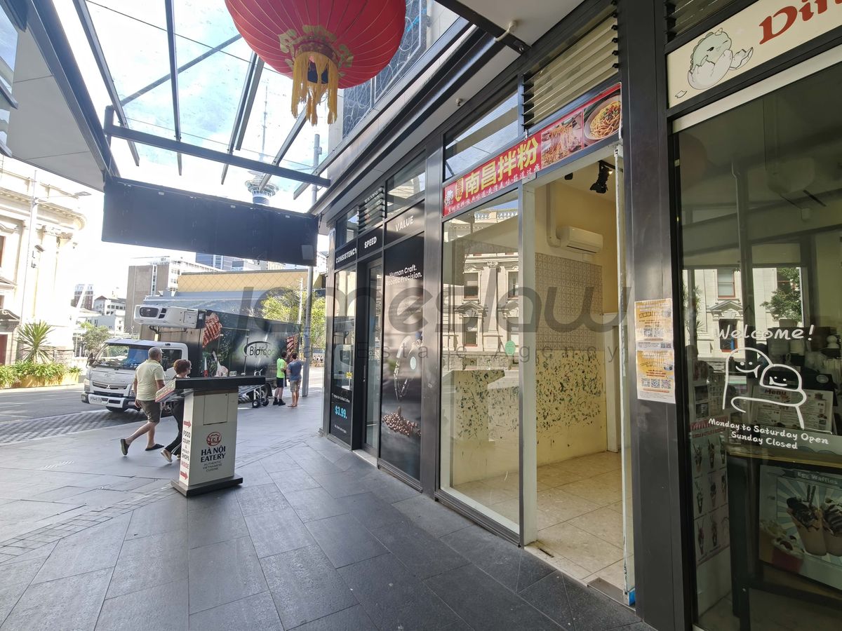 Own Your Retail Spot on Queen Street - Más