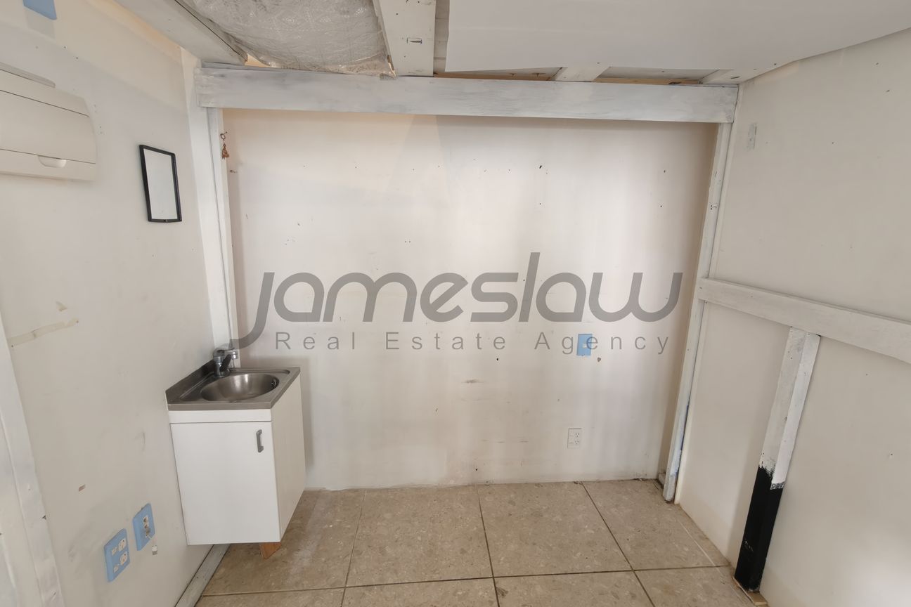 Own Your Retail Spot on Queen Street - Vista 5