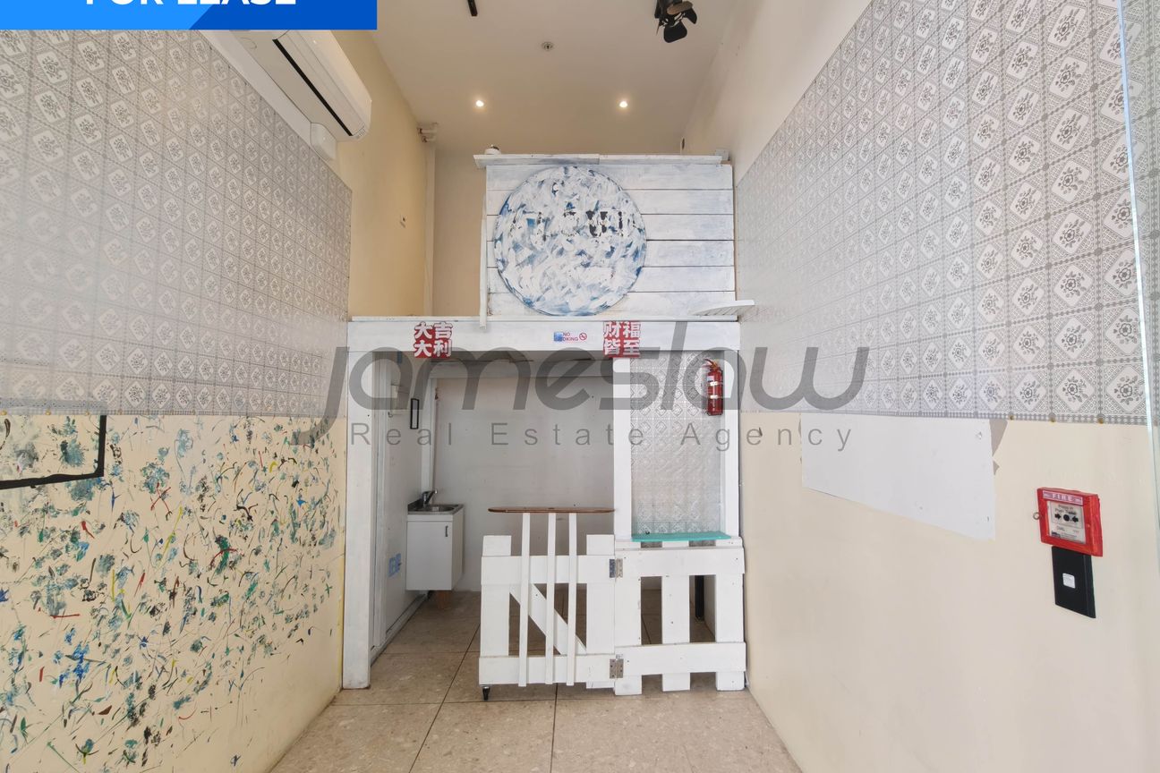 Own Your Retail Spot on Queen Street - Vista 3