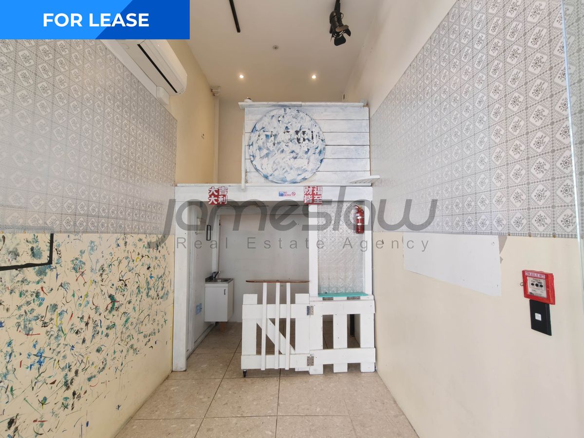 Own Your Retail Spot on Queen Street - Vista 3