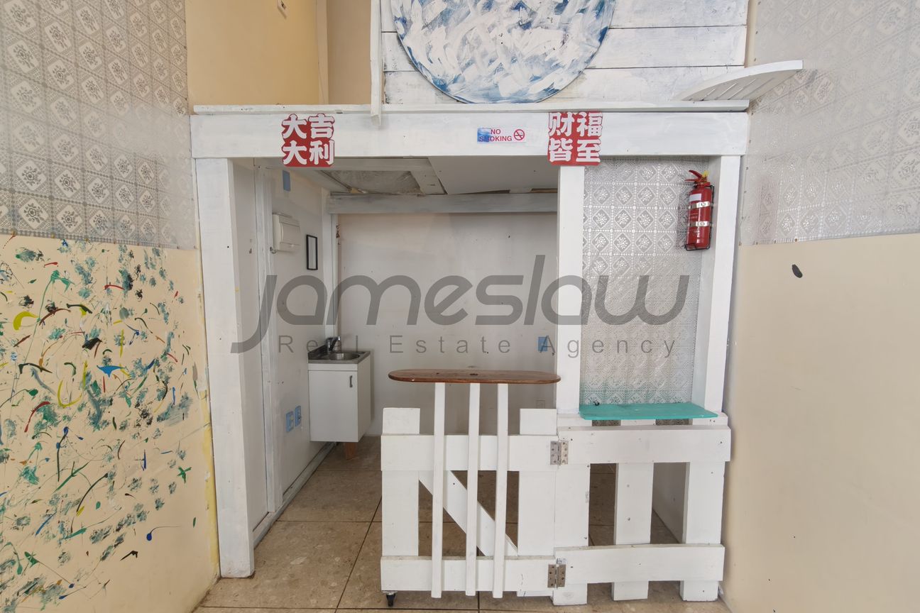 Own Your Retail Spot on Queen Street - Vista 4