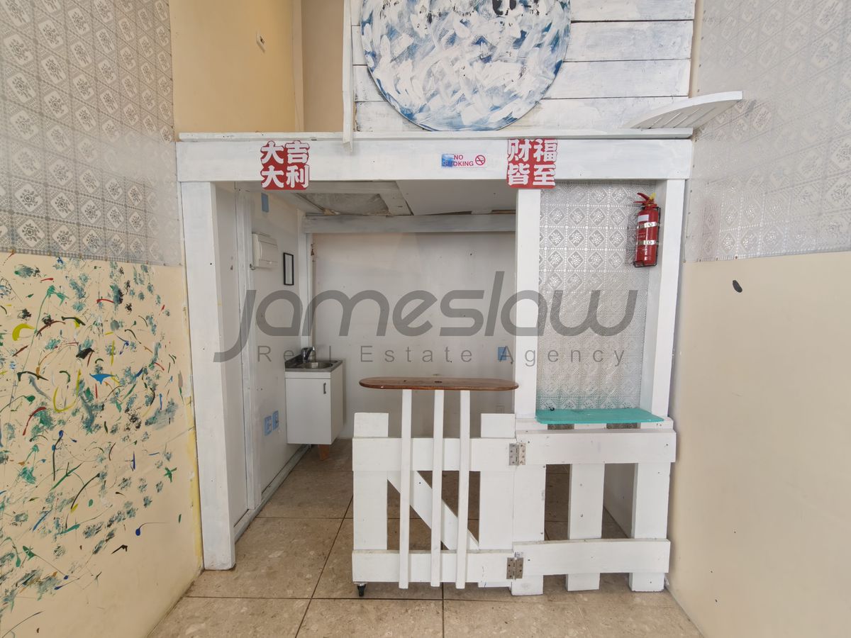 Own Your Retail Spot on Queen Street - Vista 4