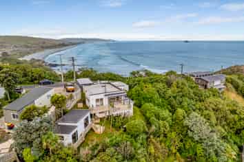 4 Scroggs Hill Road, Brighton
